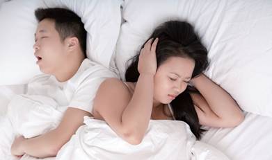 鼻鼾勁過飛機聲　睡眠窒息你要知 